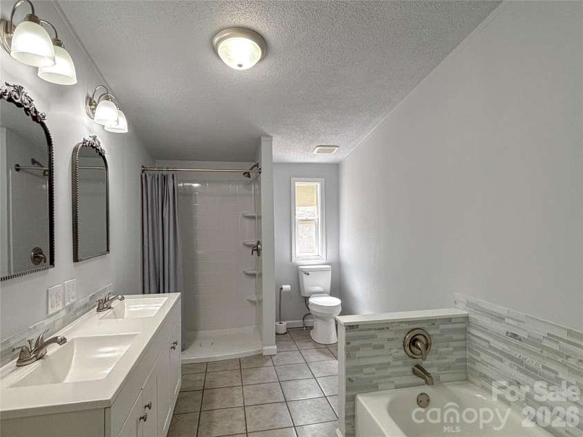 2330 West View Acres Avenue Extension, Hickory, NC 28601.  MLS# CAR4374900, YatesRealty ID 18901. 