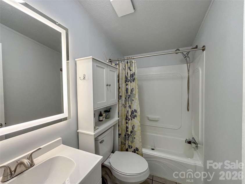 2330 West View Acres Avenue Extension, Hickory, NC 28601.  MLS# CAR4374900, YatesRealty ID 18901. 