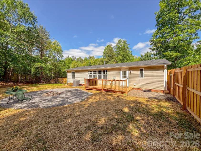 2330 West View Acres Avenue Extension, Hickory, NC 28601.  MLS# CAR4374900, YatesRealty ID 18901. 