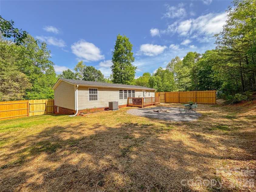 2330 West View Acres Avenue Extension, Hickory, NC 28601.  MLS# CAR4374900, YatesRealty ID 18901. 