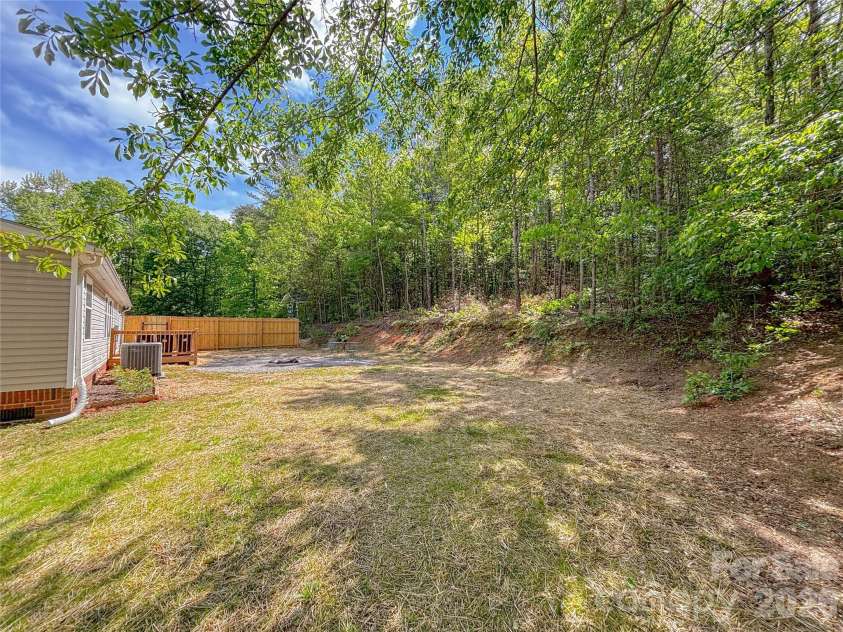 2330 West View Acres Avenue Extension, Hickory, NC 28601.  MLS# CAR4374900, YatesRealty ID 18901. 