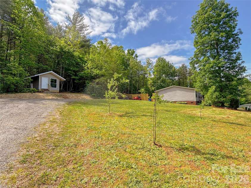 2330 West View Acres Avenue Extension, Hickory, NC 28601.  MLS# CAR4374900, YatesRealty ID 18901. 