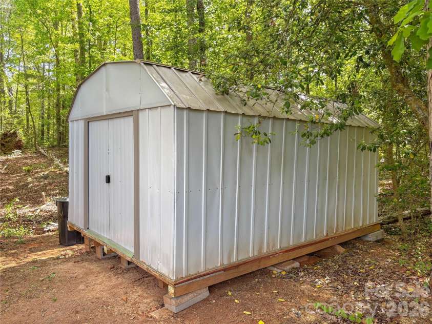 2330 West View Acres Avenue Extension, Hickory, NC 28601.  MLS# CAR4374900, YatesRealty ID 18901. 