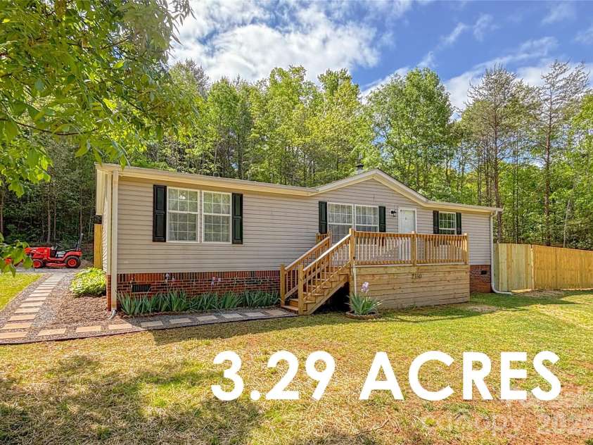 2330 West View Acres Avenue Extension, Hickory, NC 28601.  MLS# CAR4374900, YatesRealty ID 18901. 
