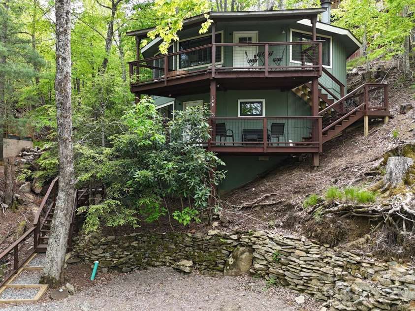 109 Beechwood Lane, Beech Mountain, NC 28604.  MLS# CAR4259701, YatesRealty ID 18902. 