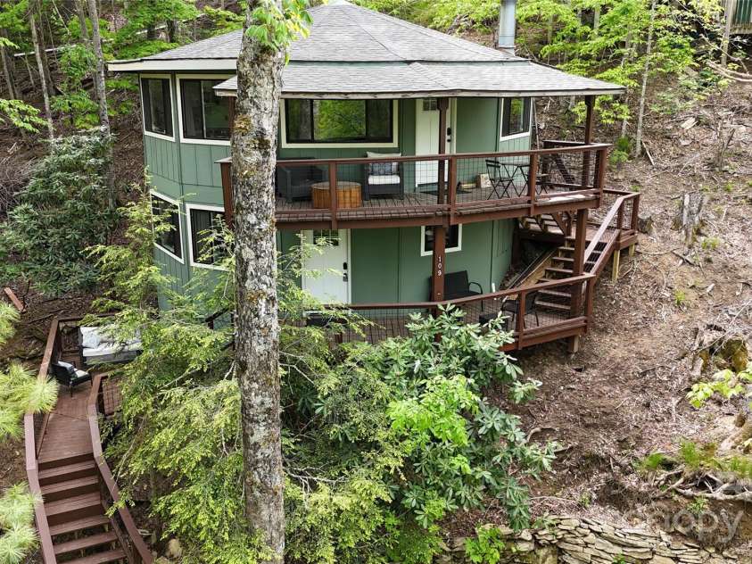 109 Beechwood Lane, Beech Mountain, NC 28604.  MLS# CAR4259701, YatesRealty ID 18902. 
