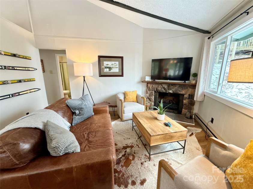 109 Beechwood Lane, Beech Mountain, NC 28604.  MLS# CAR4259701, YatesRealty ID 18902. 