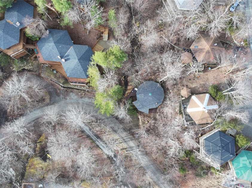 109 Beechwood Lane, Beech Mountain, NC 28604.  MLS# CAR4259701, YatesRealty ID 18902. 