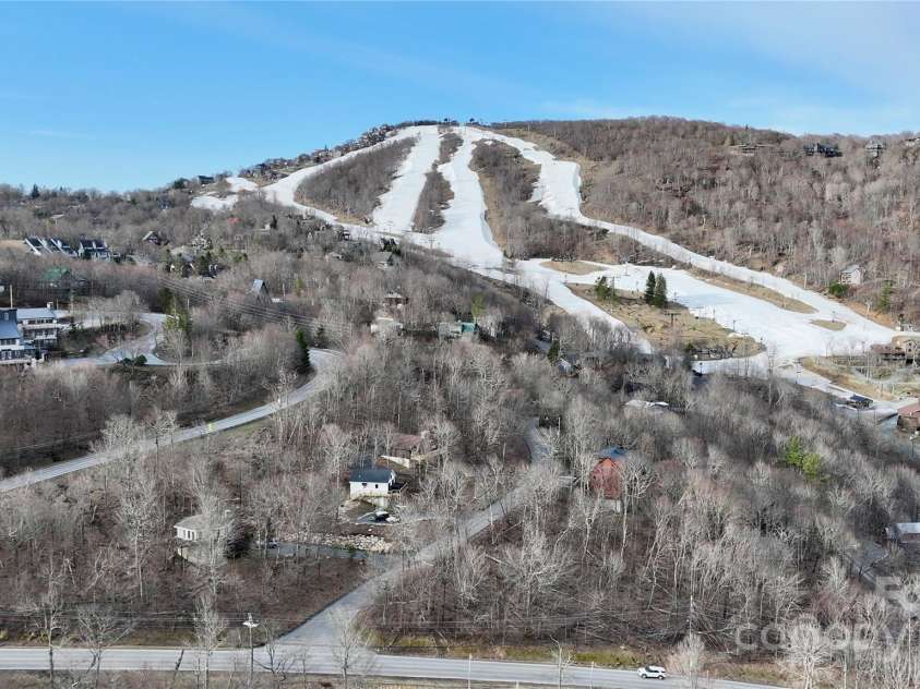 109 Beechwood Lane, Beech Mountain, NC 28604.  MLS# CAR4259701, YatesRealty ID 18902. 