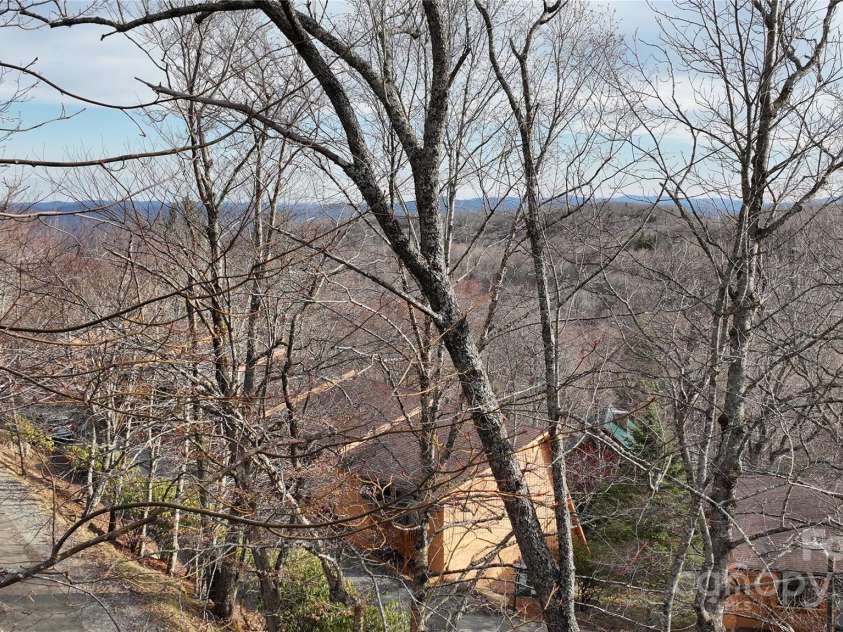 109 Beechwood Lane, Beech Mountain, NC 28604.  MLS# CAR4259701, YatesRealty ID 18902. 