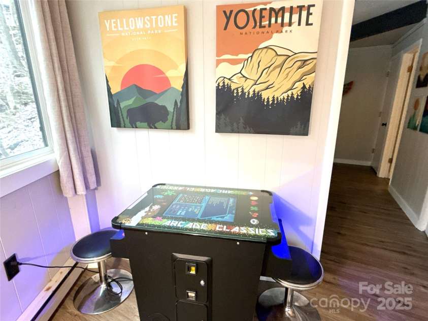 109 Beechwood Lane, Beech Mountain, NC 28604.  MLS# CAR4259701, YatesRealty ID 18902. Arcade game