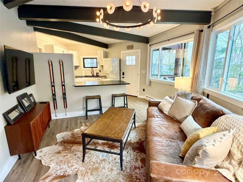 109 Beechwood Lane, Beech Mountain, NC 28604.  MLS# CAR4259701, YatesRealty ID 18902. Lower Unit