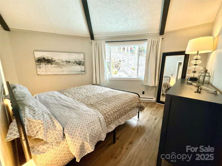 109 Beechwood Lane, Beech Mountain, NC 28604.  MLS# CAR4259701, YatesRealty ID 18902. Second Unit - Bedroom