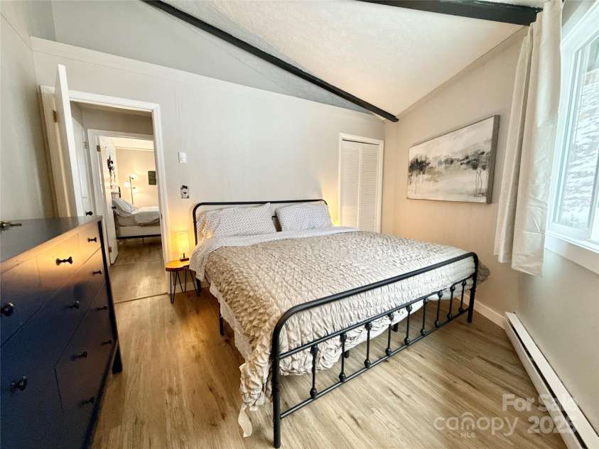 109 Beechwood Lane, Beech Mountain, NC 28604.  MLS# CAR4259701, YatesRealty ID 18902. Second Unit - Bedroom King
