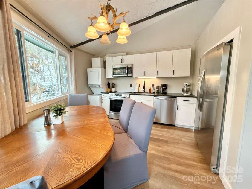 109 Beechwood Lane, Beech Mountain, NC 28604.  MLS# CAR4259701, YatesRealty ID 18902. Second Unit - Kitchen
