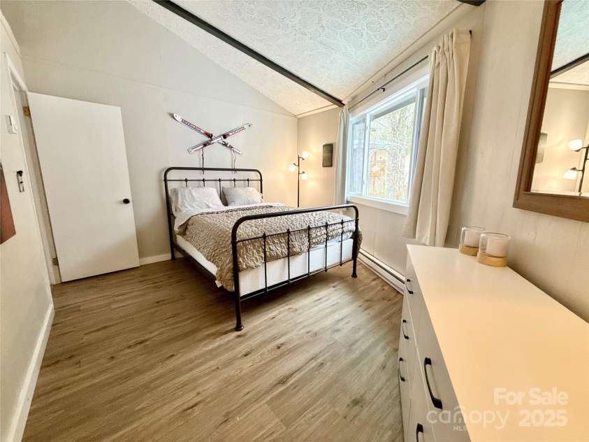 109 Beechwood Lane, Beech Mountain, NC 28604.  MLS# CAR4259701, YatesRealty ID 18902. Second Unit - Queen Bed