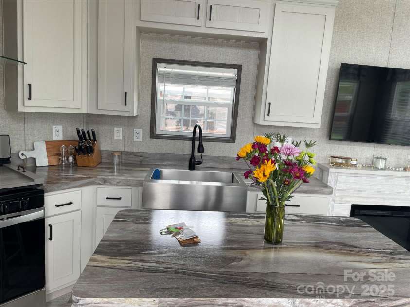 43 Vacation Pointe, Waynesville, NC 28785.  MLS# CAR4267523, YatesRealty ID 18903. Kitchen area.