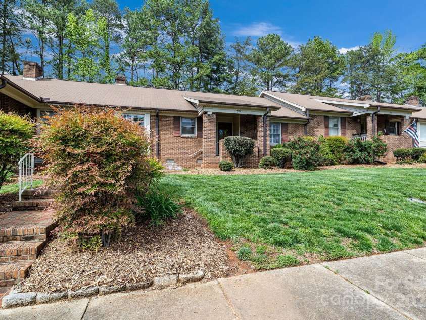 704 Colby Circle, Salisbury, NC 28147.  MLS# CAR4266918, YatesRealty ID 18906. 