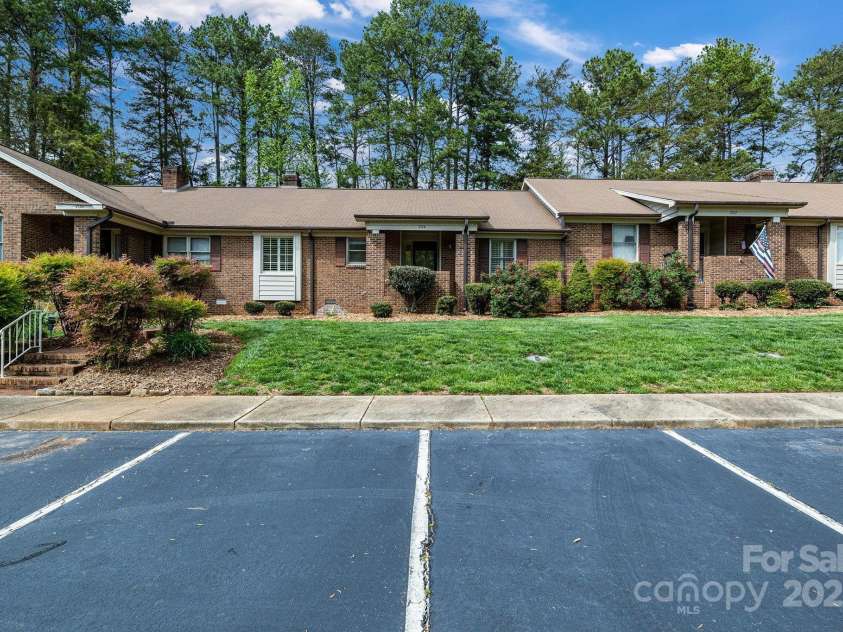 704 Colby Circle, Salisbury, NC 28147.  MLS# CAR4266918, YatesRealty ID 18906. 