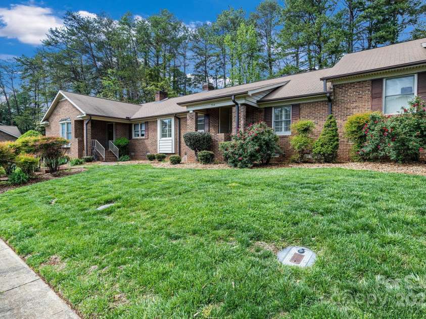 704 Colby Circle, Salisbury, NC 28147.  MLS# CAR4266918, YatesRealty ID 18906. 