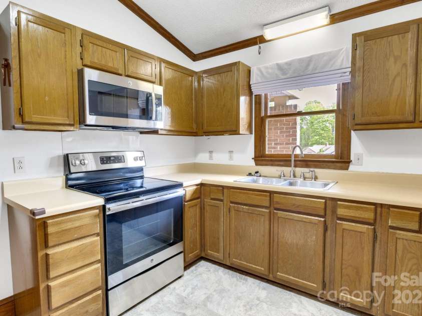 704 Colby Circle, Salisbury, NC 28147.  MLS# CAR4266918, YatesRealty ID 18906. 