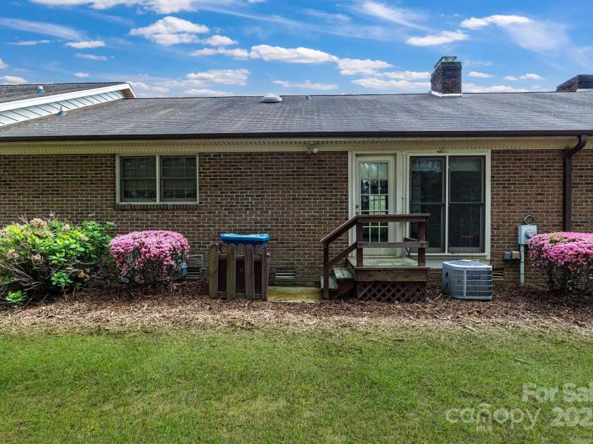704 Colby Circle, Salisbury, NC 28147.  MLS# CAR4266918, YatesRealty ID 18906. 