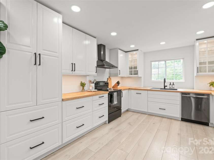 9004 Lauriston Place, Mint Hill, NC 28227.  MLS# CAR4264496, YatesRealty ID 18907. 