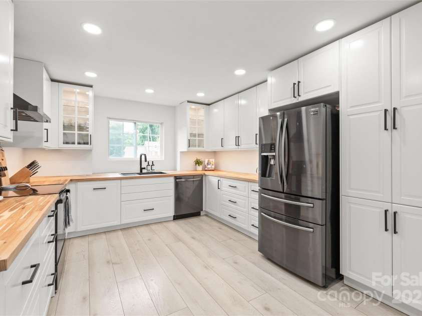 9004 Lauriston Place, Mint Hill, NC 28227.  MLS# CAR4264496, YatesRealty ID 18907. 