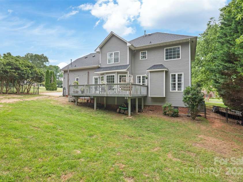 9004 Lauriston Place, Mint Hill, NC 28227.  MLS# CAR4264496, YatesRealty ID 18907. 