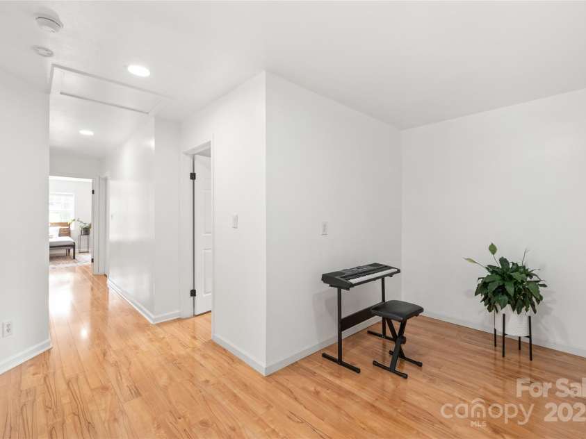 9004 Lauriston Place, Mint Hill, NC 28227.  MLS# CAR4264496, YatesRealty ID 18907. Second Floor Hallway