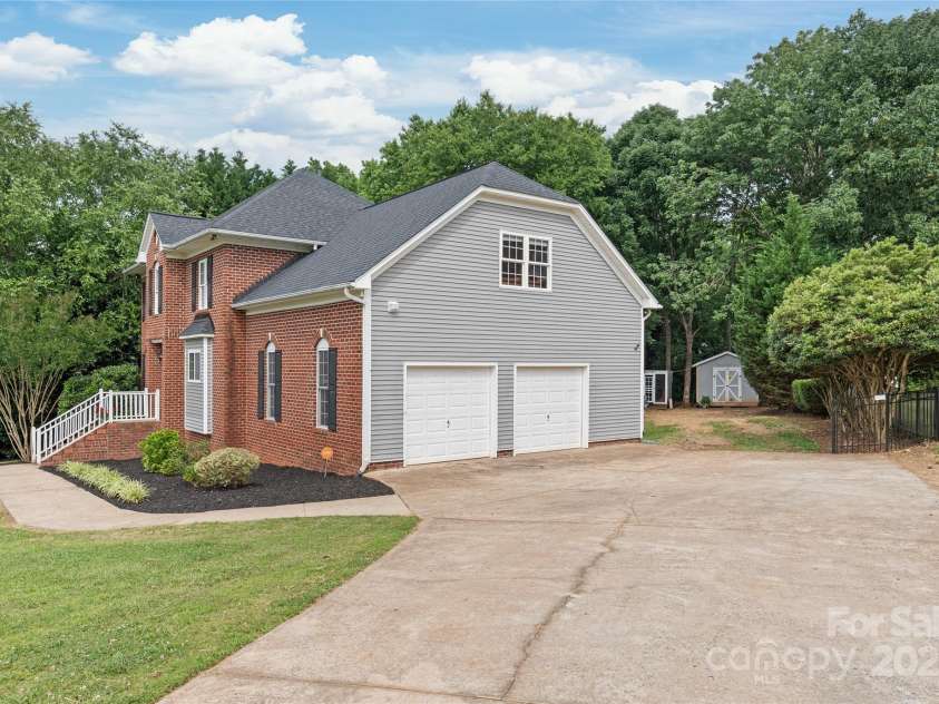 9004 Lauriston Place, Mint Hill, NC 28227.  MLS# CAR4264496, YatesRealty ID 18907. Side load Garage