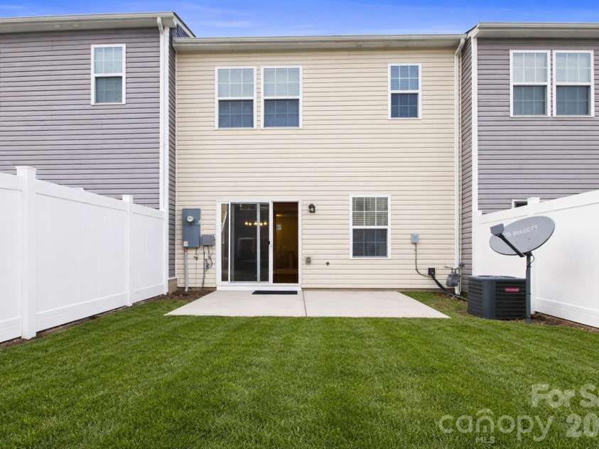 2440 Mariners Cove Lane, Denver, NC 28037.  MLS# CAR4341359, YatesRealty ID 18908. 