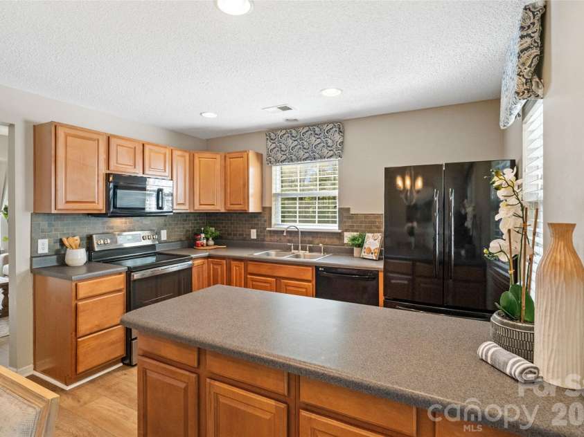 1539 Maypine Commons Way, Rock Hill, SC 29732.  MLS# CAR4367813, YatesRealty ID 18909. 