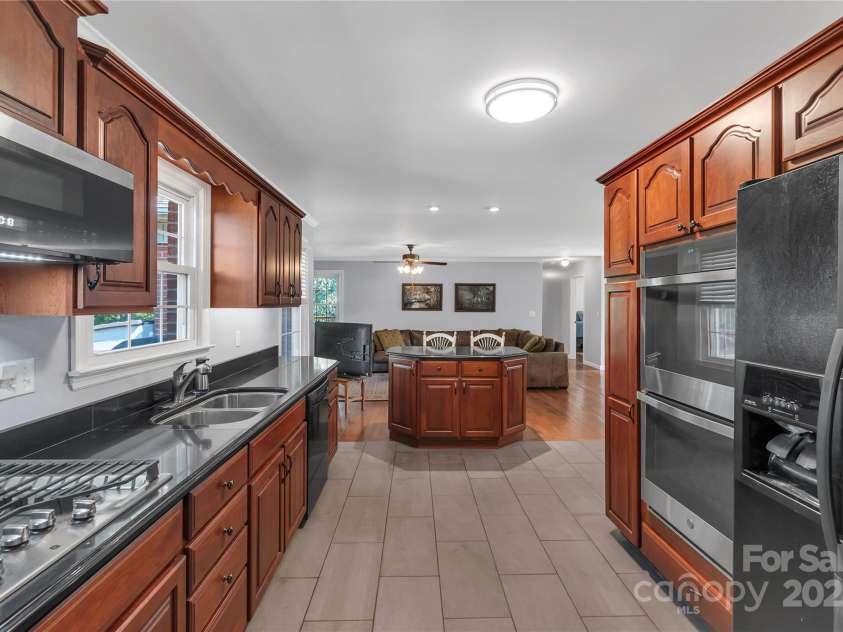 2010 Dogwood Trail, Shelby, NC 28150.  MLS# CAR4265578, YatesRealty ID 18909. 