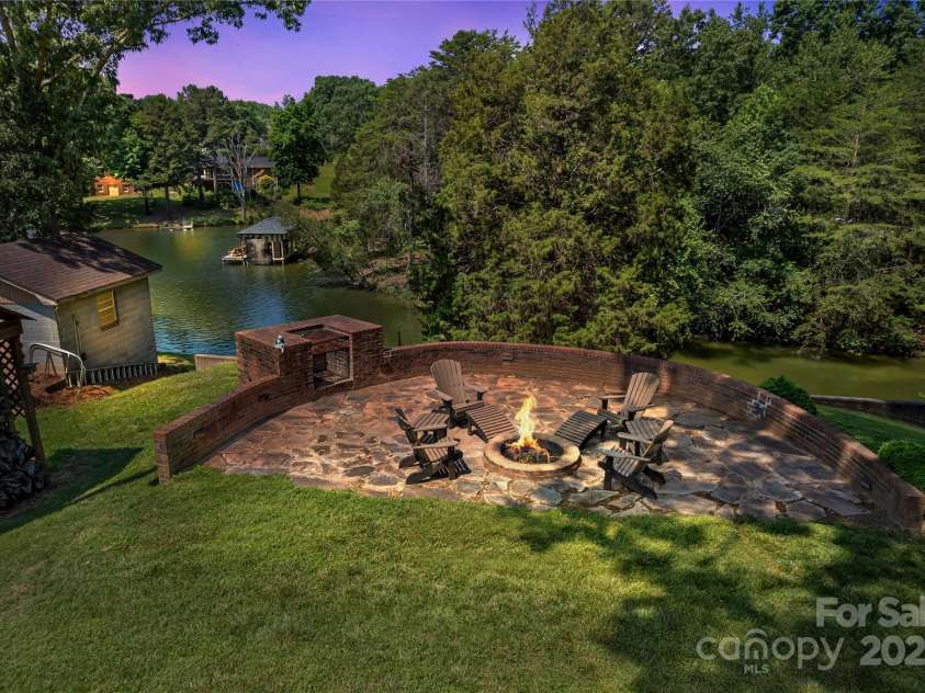 2010 Dogwood Trail, Shelby, NC 28150.  MLS# CAR4265578, YatesRealty ID 18909. 