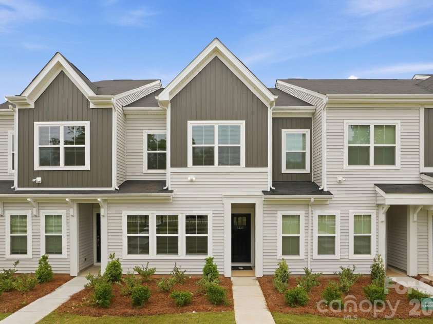 5835 Tuckaseegee Road, Charlotte, NC 28208.  MLS# CAR4401603, YatesRealty ID 18910. 