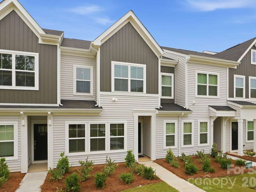5835 Tuckaseegee Road, Charlotte, NC 28208.  MLS# CAR4401603, YatesRealty ID 18910. 