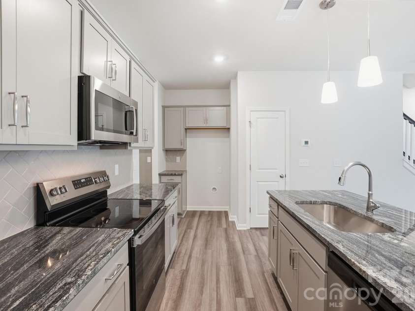 5835 Tuckaseegee Road, Charlotte, NC 28208.  MLS# CAR4401603, YatesRealty ID 18910. 