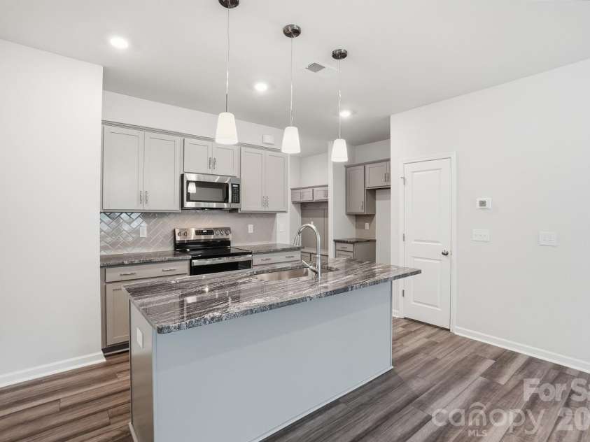 5835 Tuckaseegee Road, Charlotte, NC 28208.  MLS# CAR4401603, YatesRealty ID 18910. 