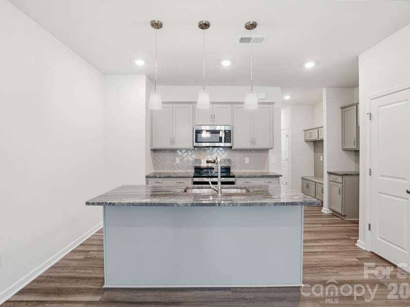 5835 Tuckaseegee Road, Charlotte, NC 28208.  MLS# CAR4401603, YatesRealty ID 18910. 