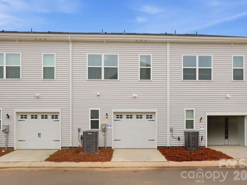 5835 Tuckaseegee Road, Charlotte, NC 28208.  MLS# CAR4401603, YatesRealty ID 18910. 