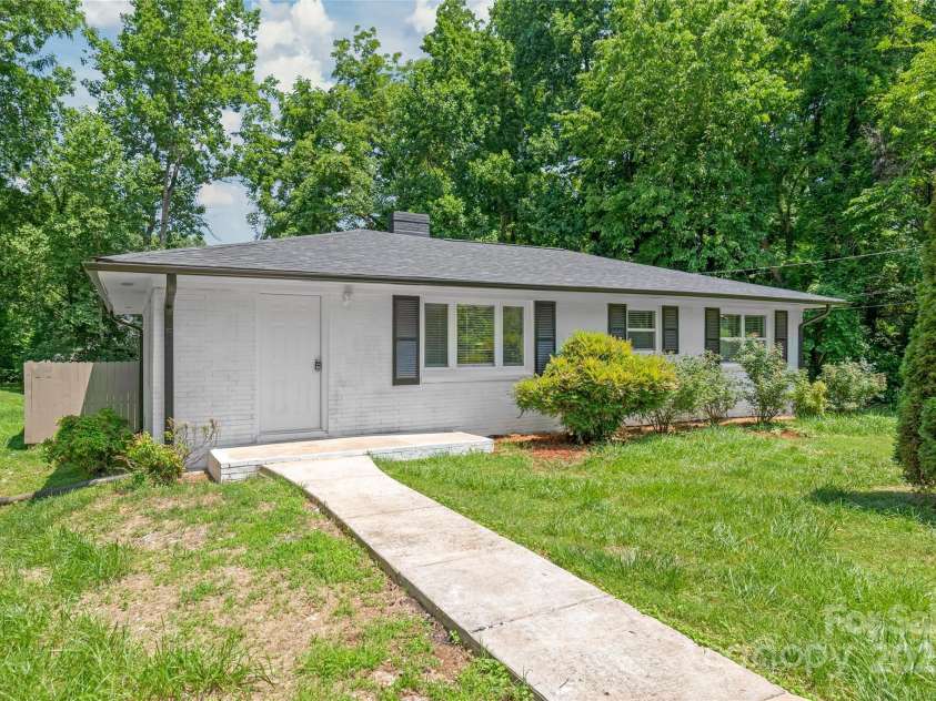 518 Westside Circle, China Grove, NC 28023.  MLS# CAR4258496, YatesRealty ID 18912. 