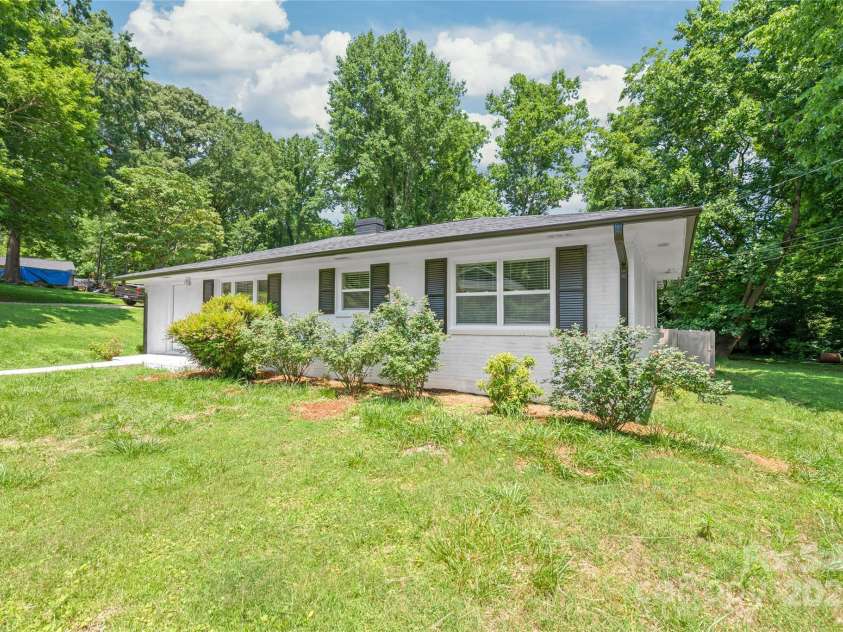 518 Westside Circle, China Grove, NC 28023.  MLS# CAR4258496, YatesRealty ID 18912. 