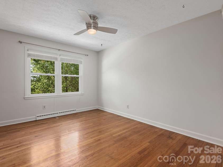 8 Fernlawn Road, Asheville, NC 28805.  MLS# CAR4356486, YatesRealty ID 18912. 