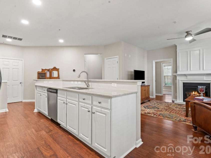 3204 Margellina Drive, Charlotte, NC 28210.  MLS# CAR4371213, YatesRealty ID 18914. 