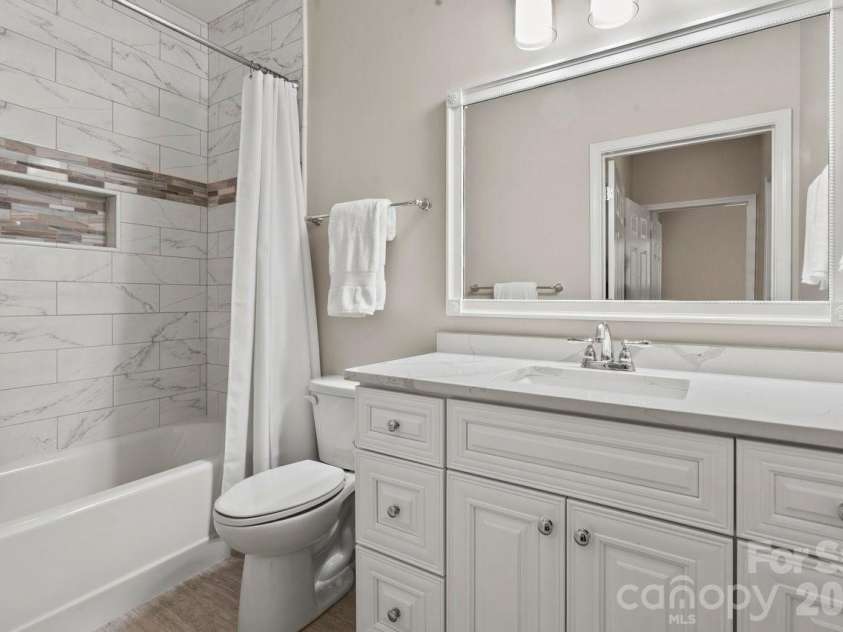 3204 Margellina Drive, Charlotte, NC 28210.  MLS# CAR4371213, YatesRealty ID 18914. 