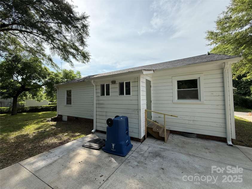 322 Buffalo Street, Shelby, NC 28150.  MLS# CAR4268375, YatesRealty ID 18914. 