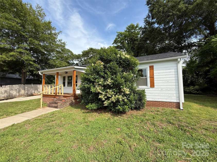 322 Buffalo Street, Shelby, NC 28150.  MLS# CAR4268375, YatesRealty ID 18914. 