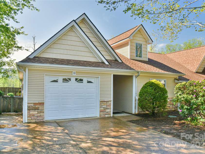 33 Honeycomb Circle, Swannanoa, NC 28778.  MLS# CAR4250614, YatesRealty ID 18915. 33 HONEYCOMB CIRCLE