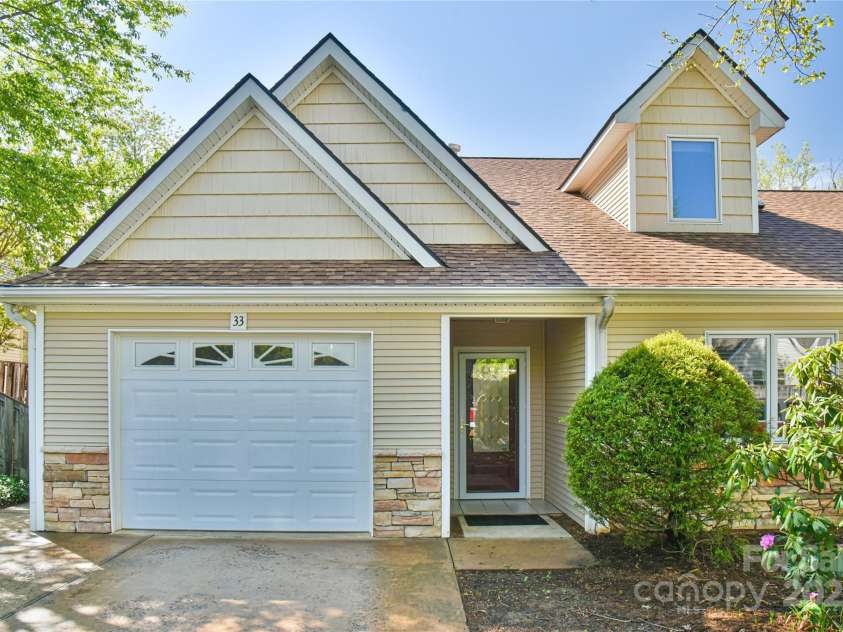 33 Honeycomb Circle, Swannanoa, NC 28778.  MLS# CAR4250614, YatesRealty ID 18915. BEE TREE VILLAGE